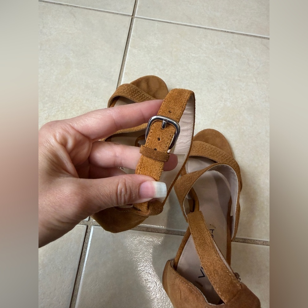 Via Spiga Womens Wendolin Suede Textured Block Heels Tan Size 7.5 US - Picture 11 of 11